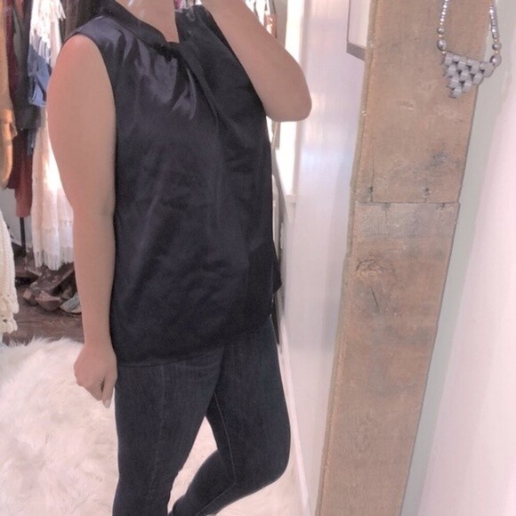 St John size large blue silky sleeveless top - Picture 1 of 10